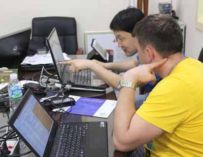 Руководитель разработки C3D Modeler Юрий Козулин консультирует разработчиков Solar Tech